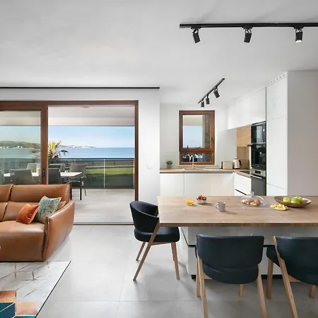 Malibu Imperial Seafront Apartman *