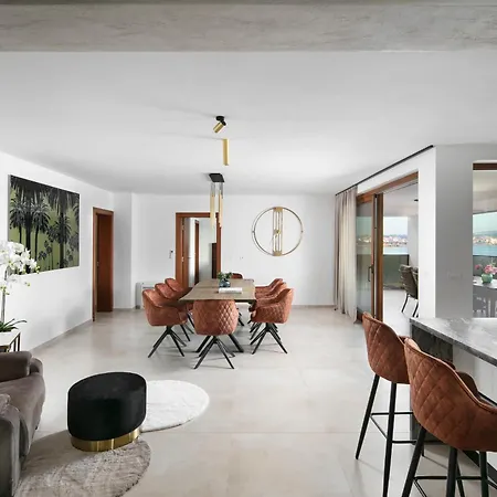 Malibu Imperial Seafront Apartman *