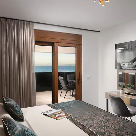 Malibu Imperial Seafront Apartman