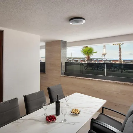 Malibu Imperial Apartment Vir