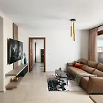 Malibu Imperial Seafront Apartamento Vir