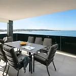 Malibu Imperial Seafront Apartamento