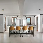 Malibu Imperial Seafront Apartamento