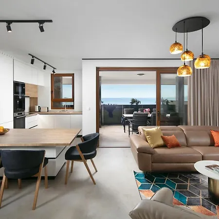 Malibu Imperial Seafront 아파트 *