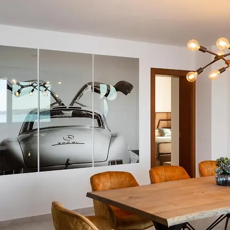 Malibu Imperial Seafront 아파트