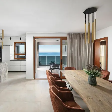 Malibu Imperial Apartment *