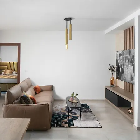 Malibu Imperial Seafront 아파트