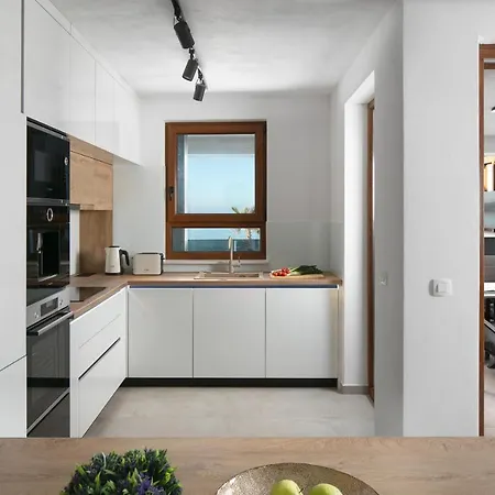 Malibu Imperial Seafront 아파트