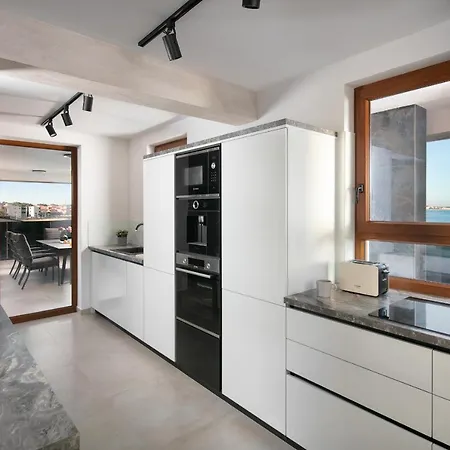 Malibu Imperial Seafront 비르