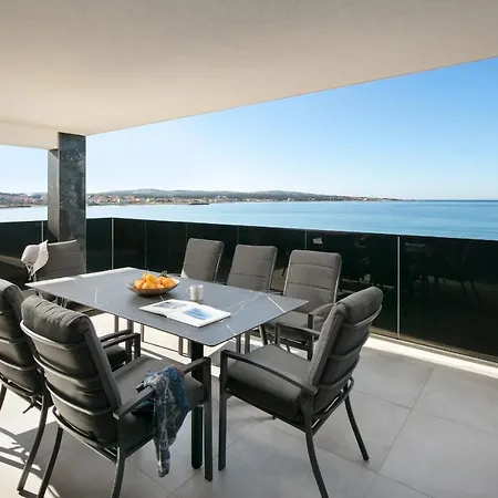 Malibu Imperial Seafront 아파트