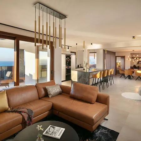 Malibu Imperial Apartment