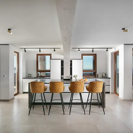 Malibu Imperial Apartment