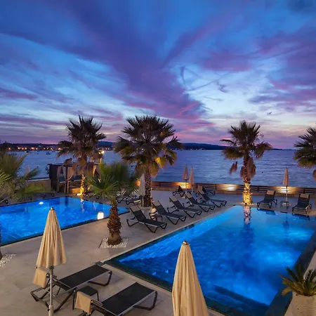 아파트 Malibu Imperial Seafront 비르