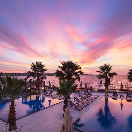 Malibu Imperial Seafront 아파트 비르