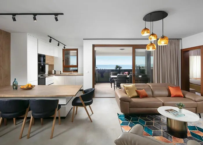 Malibu Imperial Seafront Apartman *