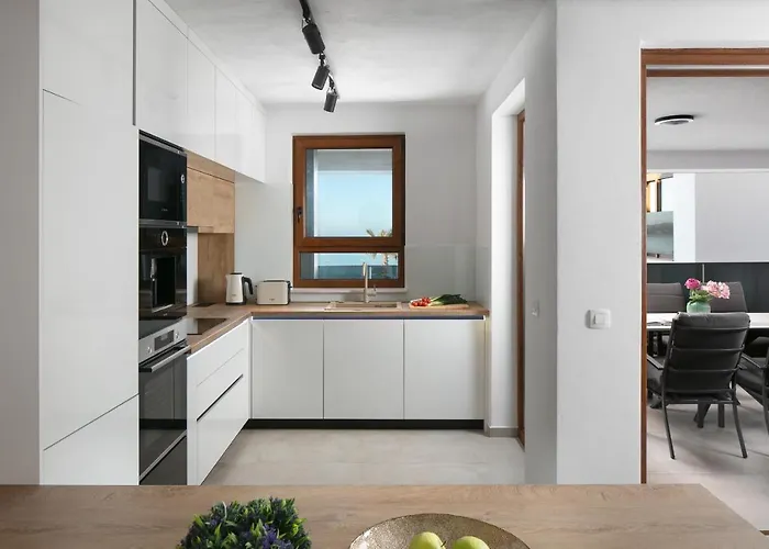Malibu Imperial Seafront Apartman