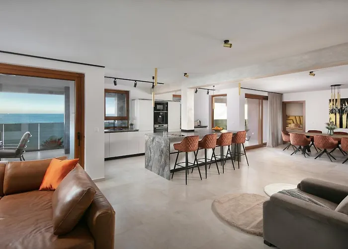 Malibu Imperial Seafront Apartman